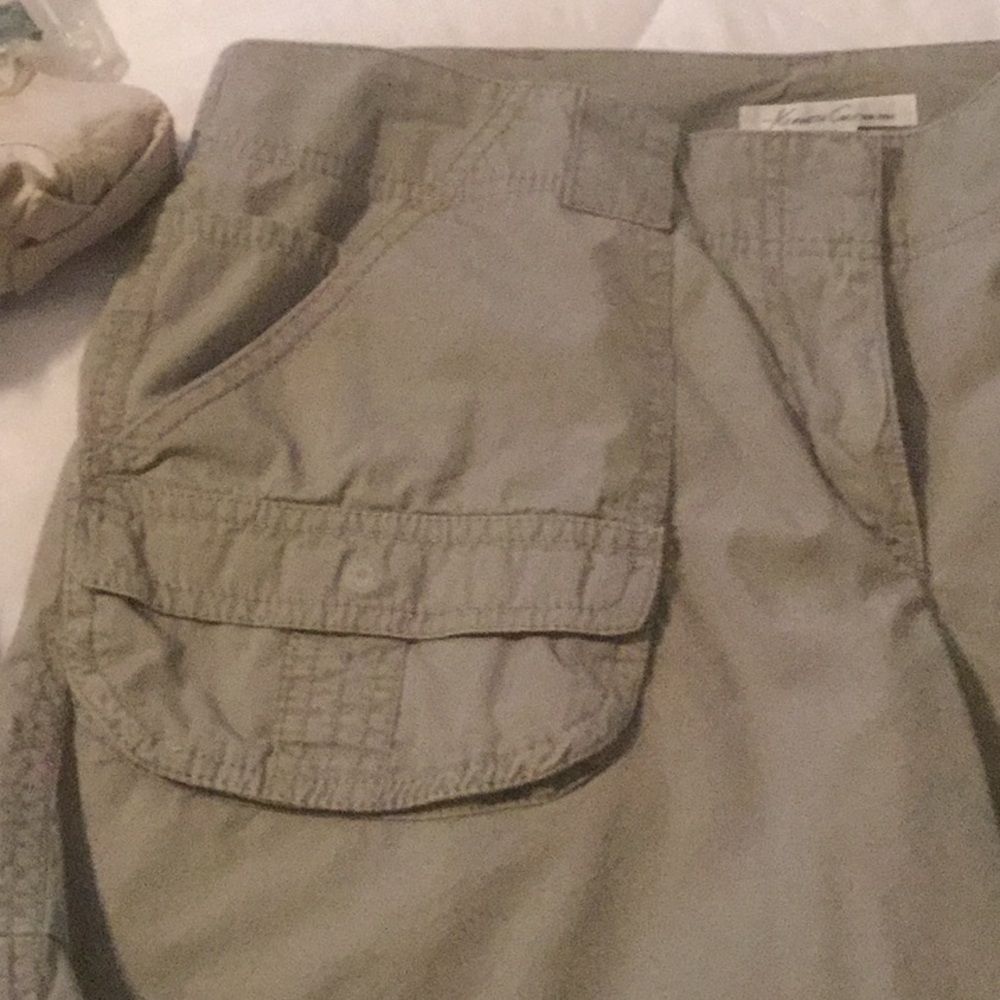 Kenneth Cole Cargo Shorts. - Picture 6 of 8